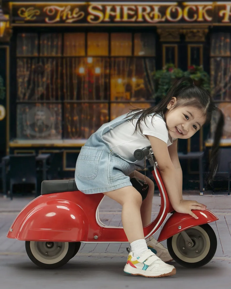 Ambosstoys Primo Classic Red Ride-On (Leather Seat)