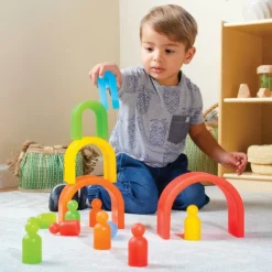 Guidecraft Discovery People - Rainbow - 16 pc. set