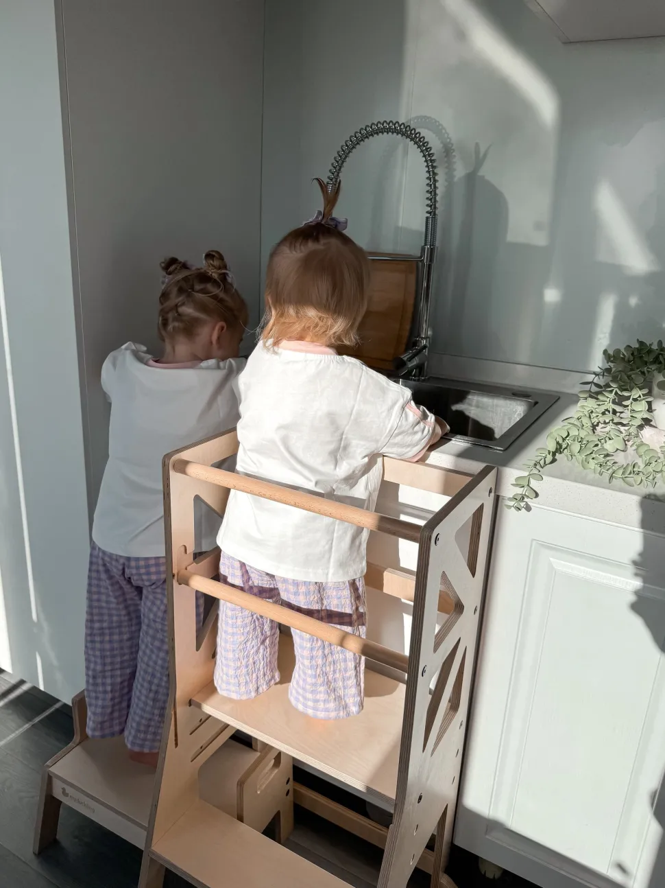 My Duckling JALA Deluxe Adjustable Learning Tower (Natural) - Flag with Rectangle Handle