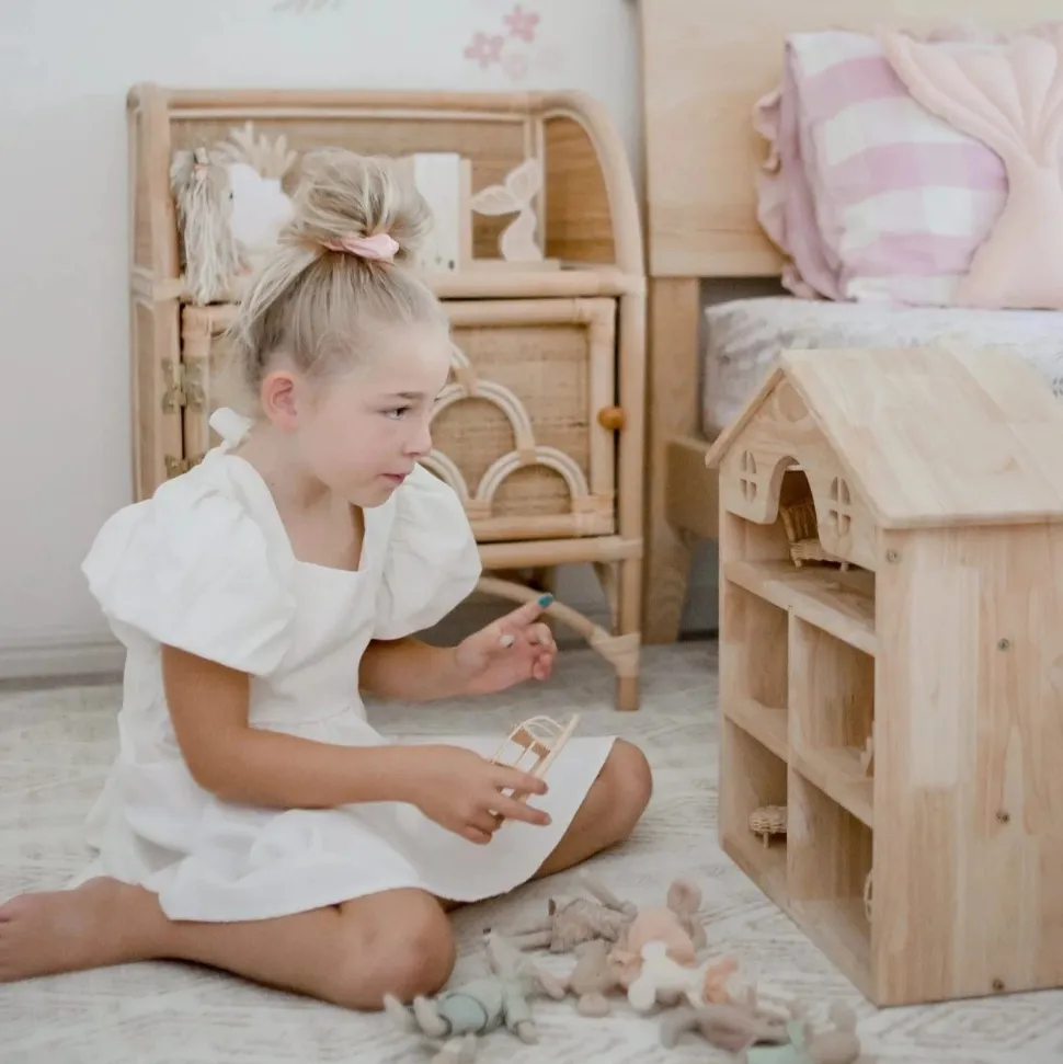 QToys Classic Wooden Dollhouse