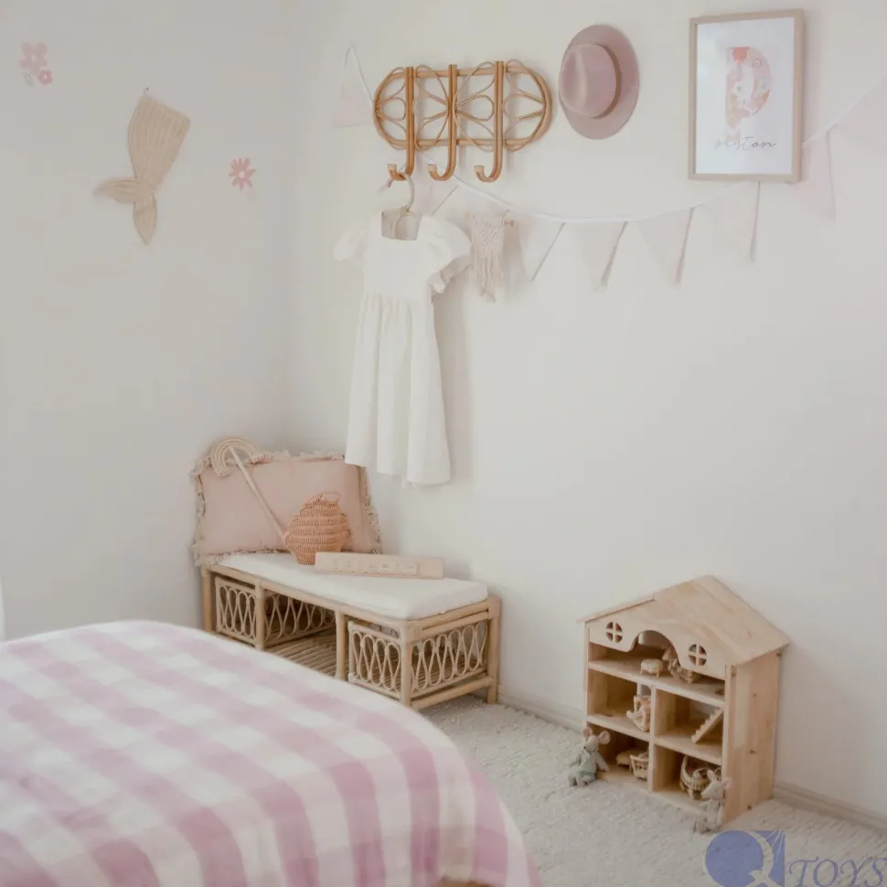 QToys Classic Wooden Dollhouse