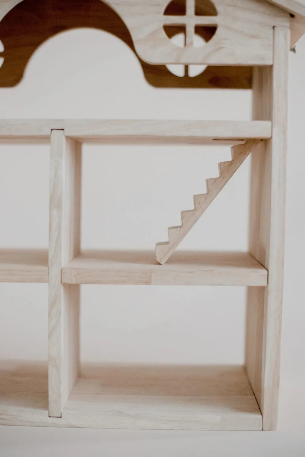 QToys Classic Wooden Dollhouse