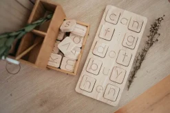 QToys CVC Word Board