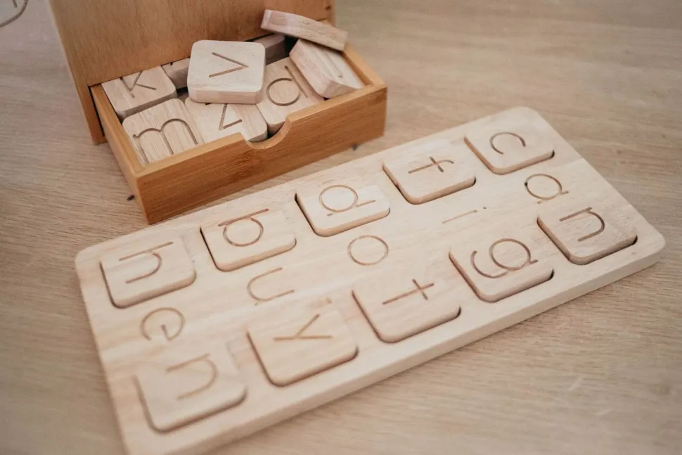 QToys CVC Word Board