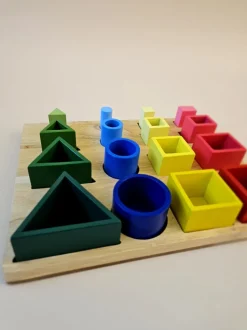 QToys 3D Sorting and Nesting Board