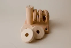 QToys Horizontal Hanger