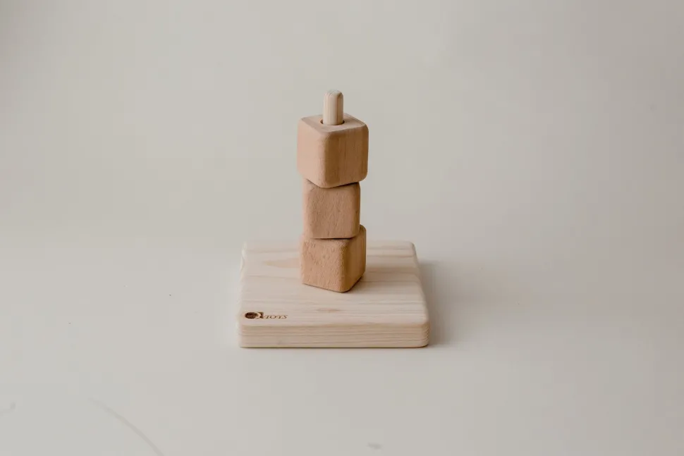 QToys Vertical Block Stacker